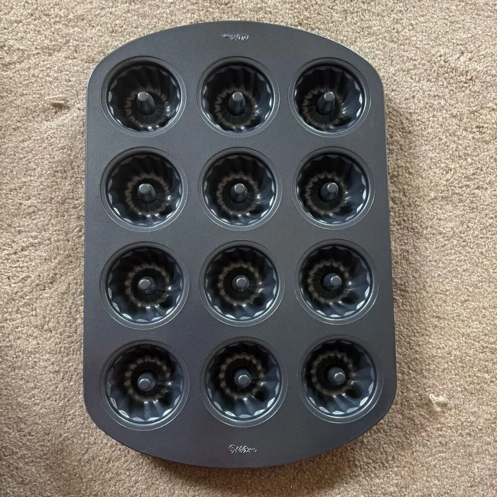 Wilton 12 Cavity Mini Fluted Tube Bundt Cale Pan